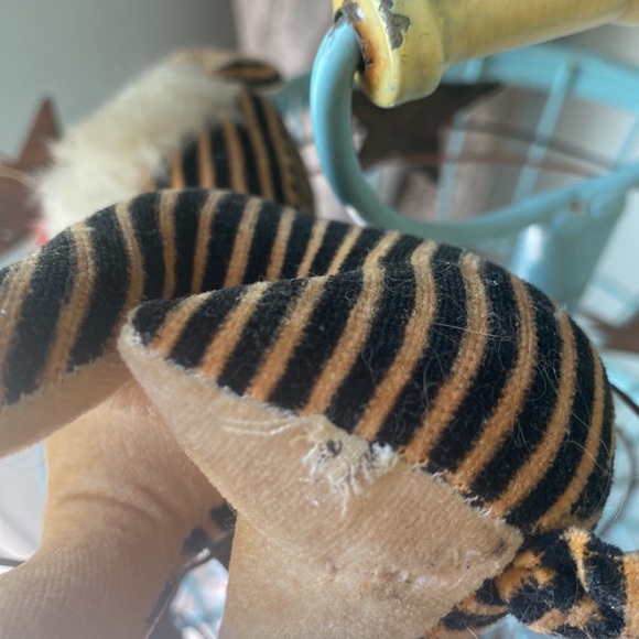 Vintage Stuffed Lion - Picture 8 of 8